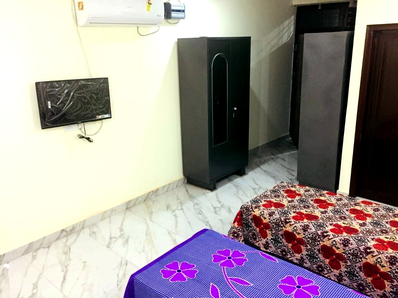 Room at Star Stayz Sector 15