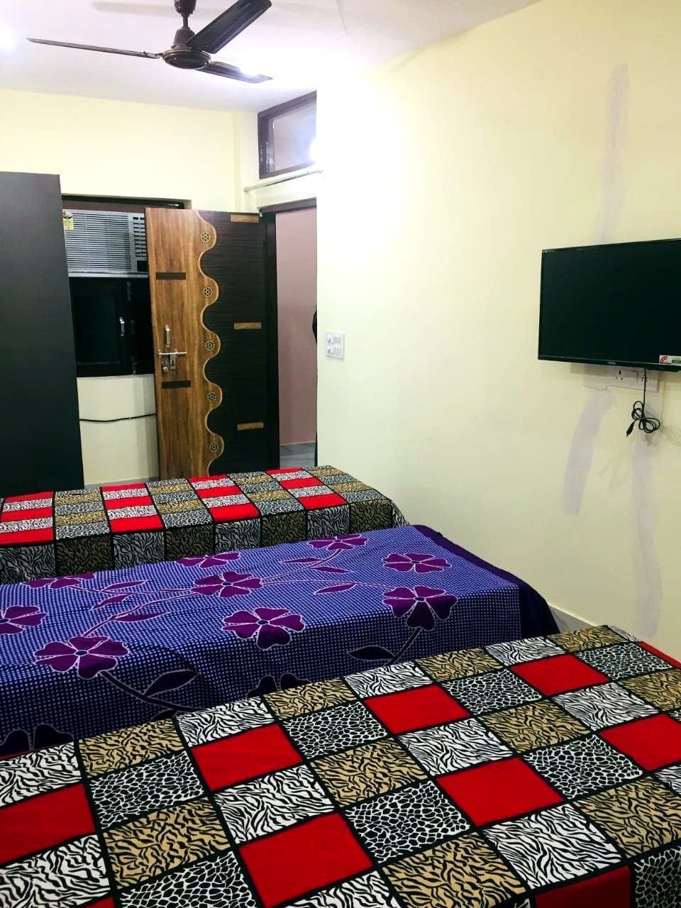 Room at Star Stayz Sector 15